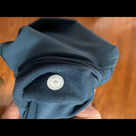 Lululemon Size 6 Wunder Under Crops - Picture 4 of 4